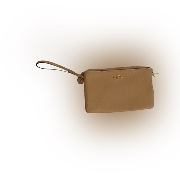 XTRA Slots (EUC) Coach Corner Zip Wallet Light Saddle 8 Card Wristlet - Picture 1 of 6